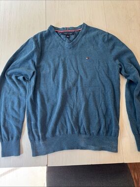 Tommy Hilfiger Men's V-Neck Sweater in Teal Blue